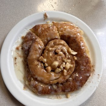 Cinnamon's Restaurant - Mac Nut Cinnamon Roll - Pancakes Near Me - Kailua, Hawaii Cinnamon's Restaurant - Mac Nut Cinnamon Roll - Pancakes Near Me - Kailua, Hawaii