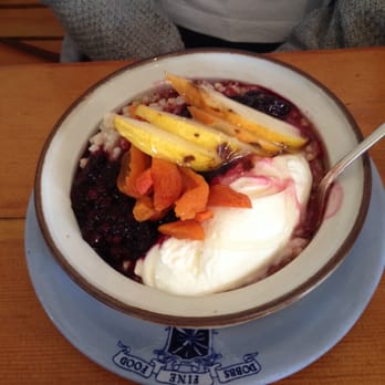 Sweedeedee - Oatmeal with seasonal fruit - Breakfast & Brunch Near Me - Portland, Oregon Sweedeedee - Oatmeal with seasonal fruit - Breakfast & Brunch Near Me - Portland, Oregon