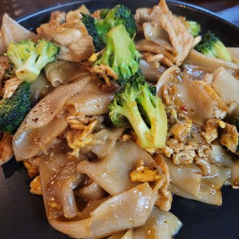 Noodle 501 - Pad see ew with pork - Thai Near Me - Durham, North Carolina Noodle 501 - Pad see ew with pork - Thai Near Me - Durham, North Carolina