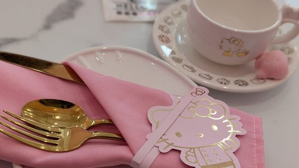 Hello Kitty Cafe by null