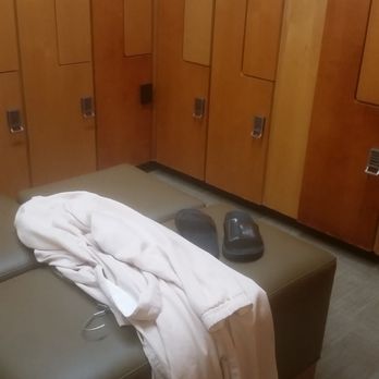 R Spa at Bay Club Walnut Creek - Thin robe and old smelly gym lockers! - Massage Near Me - Walnut Creek, California