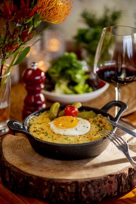 Le Rouge Restaurant & Après-Ski by null