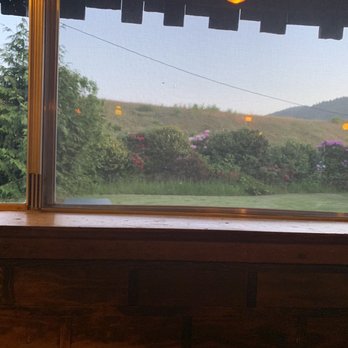 Steelhead Lodge - Nice garden with beautiful Rhododendrum's - Hotels Near Me - Klamath, California Steelhead Lodge - Nice garden with beautiful Rhododendrum's - Hotels Near Me - Klamath, California