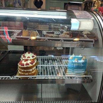 Sugar Hi - a display case filled with cakes - Ice Cream & Frozen Yogurt Near Me - Armonk, New York