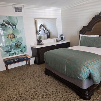 Pacific Terrace Hotel - Love the room - San Diego, CA