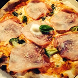 La Pizza Buona - Zu empfehlen: Ortolana mit Rohschinken anstatt Speck ;)