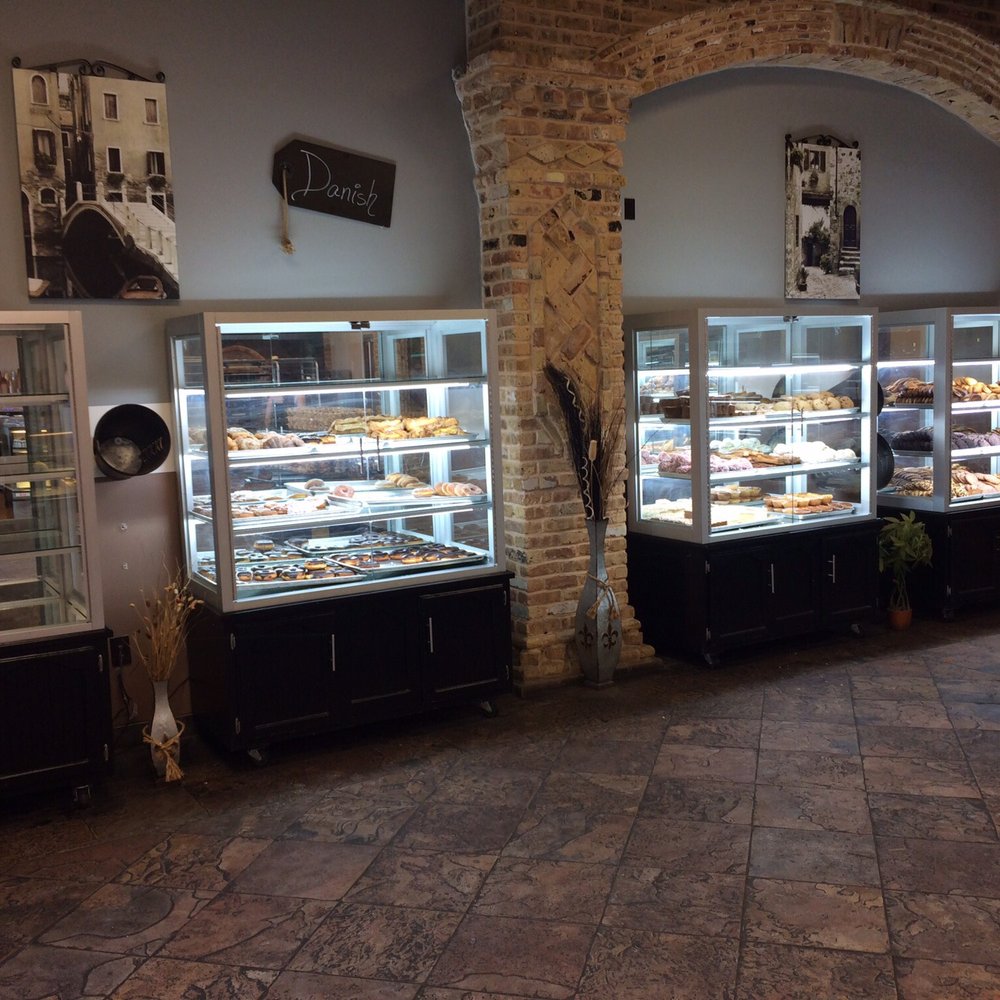 Paris Bakery - a view of the bakery counter - Bakeries Near Me - Mission, Texas