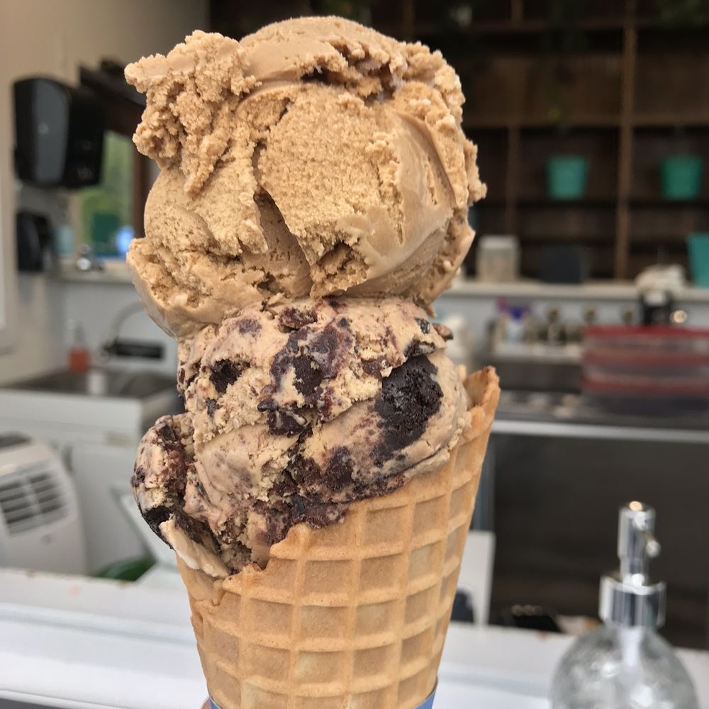 Honey Cone Icecream - Camp Coffee and Mississippi Mud Pie - Ice Cream & Frozen Yogurt Near Me - Naples, Maine Honey Cone Icecream - Camp Coffee and Mississippi Mud Pie - Ice Cream & Frozen Yogurt Near Me - Naples, Maine