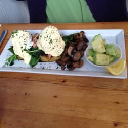 Quattro - House smoked Trout with potato cakes, spinach and Hollandaise.