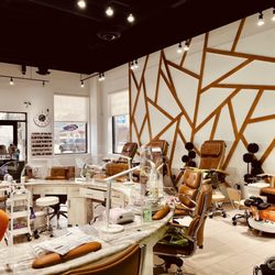 Nail Toepia Beauty Bar - Clean and stylish!