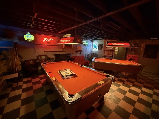 Thirsty Beaver Saloon by null