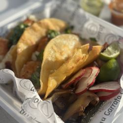 Garrafa - Shrimp Quesatacos