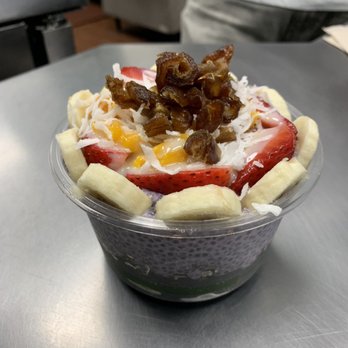 Flavor Theory - Not my bowl! Just the one the lady in front of me ordered. She's a pro. - Acai Bowls Near Me - Riverside, California Flavor Theory - Not my bowl! Just the one the lady in front of me ordered. She's a pro. - Acai Bowls Near Me - Riverside, California
