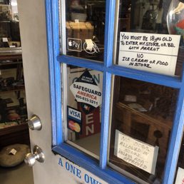 Open door, open sign yet was yelled at by the owner to get out!!! Open door, open sign yet was yelled at by the owner to get out!!!