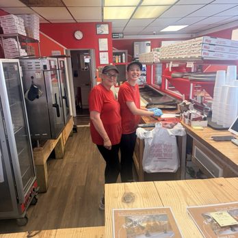 Maka Mia Pizza - Preparing 8" Supreme Pizza - Pizza Near Me - Winchester, Kentucky Maka Mia Pizza - Preparing 8" Supreme Pizza - Pizza Near Me - Winchester, Kentucky