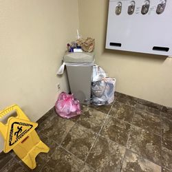 Quality Inn Parkersburg North-Vienna - Trash had not been taken out the whole week.