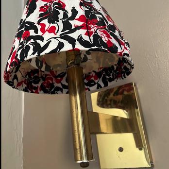 Monte Bianco - bedside lamp was burned out - Hotels Near Me - Mount Shasta, California Monte Bianco - bedside lamp was burned out - Hotels Near Me - Mount Shasta, California