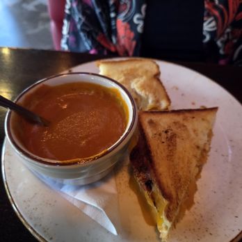 Red Cow Uptown - Burgers Near Me - Minneapolis, Minnesota