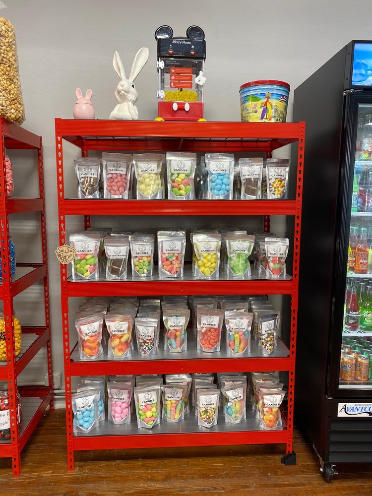 SuSu’s Popcorn & Candy Cafe Logo