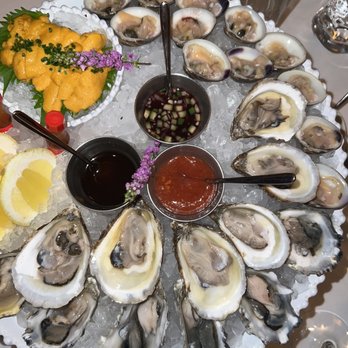 Michael Mina - Raw oysters and raw clams - New American Near Me - Las Vegas, Nevada