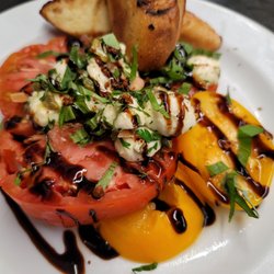 CShore Kitchen and Bar - Heirloom tomato salad