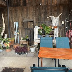 Cafe Toya - Rustic indoor environment