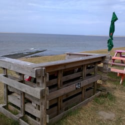 Storm Aan Zee - Bench in the back.