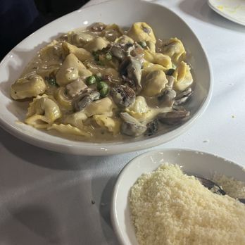 Roberto's Trattoria & Chophouse - Italian Near Me - Saint Louis, Missouri
