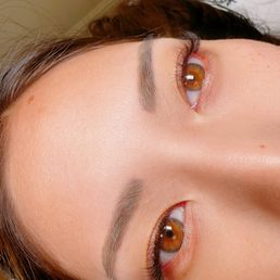 Natural eyelash extensions Natural eyelash extensions