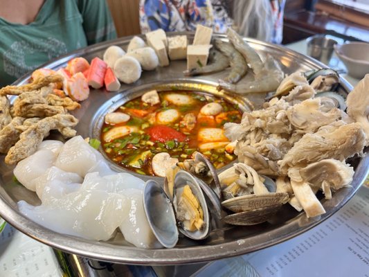 Lẩu Hải Sản by null