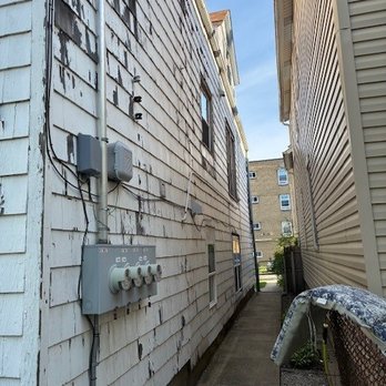 Jacobs 1 Construction - House before project - Siding Near Me