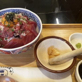 Toyokan Bowl - Special garlic tuna bowl with hand garlic press and special garlic sauce - Japanese Near Me - Vancouver, British Columbia Toyokan Bowl - Special garlic tuna bowl with hand garlic press and special garlic sauce - Japanese Near Me - Vancouver, British Columbia