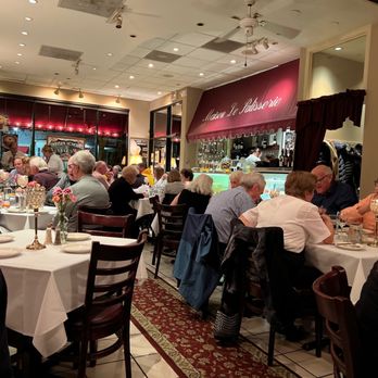 Frank & Betsie's Restaurant - people sitting at tables - New American Near Me - Glencoe, Illinois Frank & Betsie's Restaurant - people sitting at tables - New American Near Me - Glencoe, Illinois