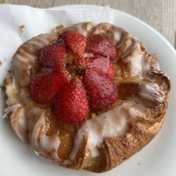 Reinhold Leuschen - Pastry with strawberries