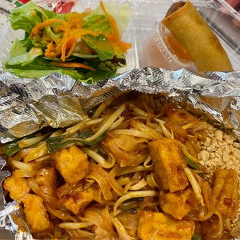 Tamarind Thai Cuisine - Lunch pad Thai w/tofu - Thai Near Me - Camarillo, California Tamarind Thai Cuisine - Lunch pad Thai w/tofu - Thai Near Me - Camarillo, California