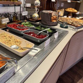 The Canopy Lounge - Salad bar - Airport Lounges Near Me - Nice, 06 The Canopy Lounge - Salad bar - Airport Lounges Near Me - Nice, 06