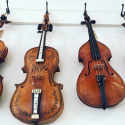 Timbre Folk and Baroque - Hardanger fiddle and baroque violin.