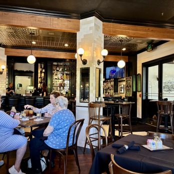 BISTRO BYRONZ - Updated January 2026 - 206 Photos & 230 Reviews