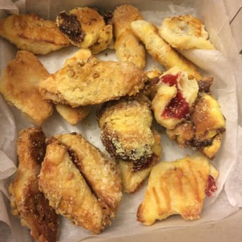 Bea's Bakery - I got these yummy Danishes, I don't know the name of them. I asked the worker that helped me but he mumbled. - Bakeries Near Me - Tarzana, California