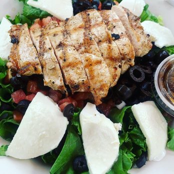 Bidwell Tavern - Garden salad w chicken - American Near Me - Coventry, Connecticut