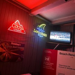 The Quarter Sports Bar & Grill - Bar wall signs