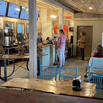 Daily Buzz Cafe - customers at the counter - Coffee & Tea Near Me - Middletown, Virginia