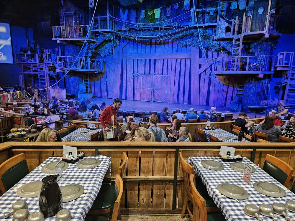 Hatfield & McCoy Dinner Show