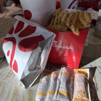 Chick-fil-A - Chick-fil-A Chicken Sandwich combo with Large Lemonade - Fast Food Near Me - Wichita Falls, Texas Chick-fil-A - Chick-fil-A Chicken Sandwich combo with Large Lemonade - Fast Food Near Me - Wichita Falls, Texas
