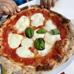 Amalfi Terminal - Margarita pizza