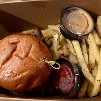 Tipsy Cow Burger Bar - Wagu burger (double patty) - Burgers Near Me - Issaquah, Washington