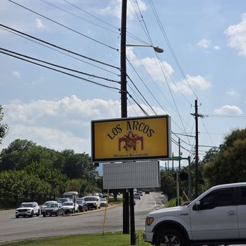 Los Arcos - The restaurant's parking lot sign. - Mexican Near Me - Roanoke, Virginia