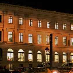 Stadtbibliothek - Erleuchtete Räume der Bibliothek