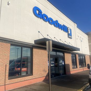Goodwill Store & Donation Center - 1/17/25 exterior - Thrift Stores Near Me - Whitehall, Pennsylvania Goodwill Store & Donation Center - 1/17/25 exterior - Thrift Stores Near Me - Whitehall, Pennsylvania