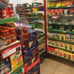 Thomas Reisenberger - Ums Eck steht die Wurst- und Käsevitrine. Immer (wirklich) heißer Leberkäse!